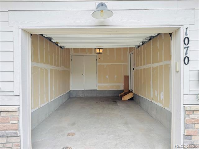Building Photo - 1070 Oak Cir