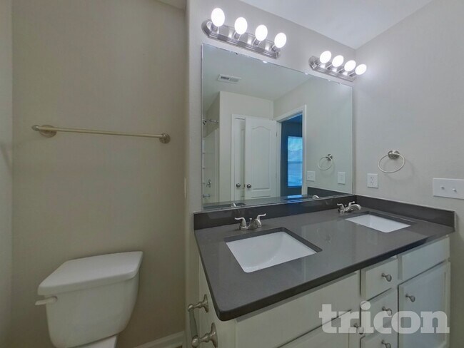 Building Photo - 1134 Blue Topaz Dr