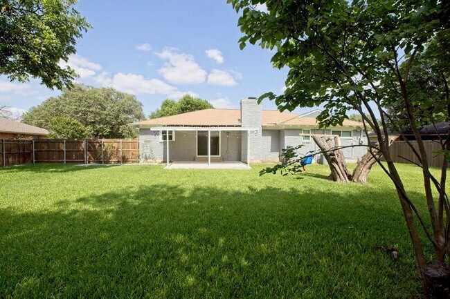 Building Photo - 304 S Grove Rd