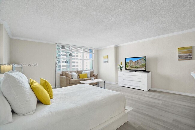 Building Photo - 2501 S Ocean Dr