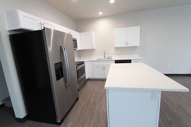Building Photo - Modern design 3-bed, 2.5-bath duplex available now