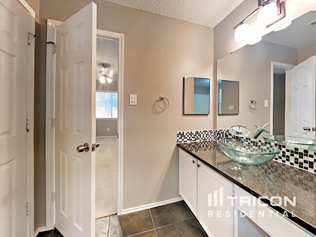 Building Photo - 6701 Silver Sage Dr