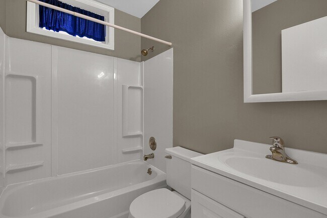 Building Photo - Showtime in Tower Grove South