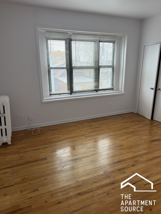 Building Photo - 4033 W Gladys Ave