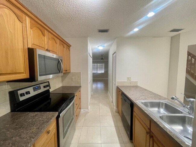 Building Photo - 12220 Sag Harbor Ct