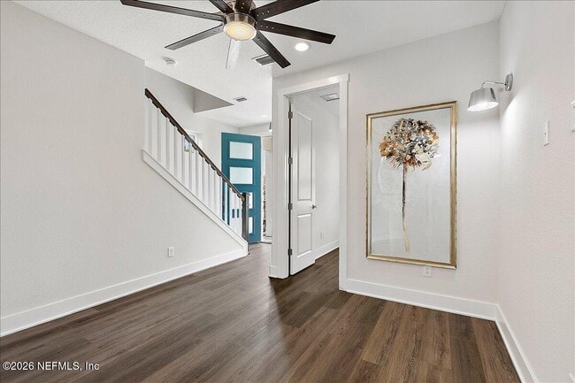 Building Photo - 459 Crestview Dr