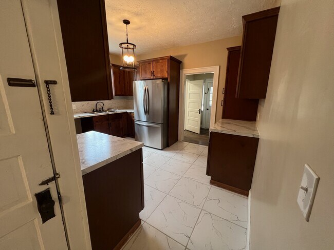 Building Photo - 1414 W Main St