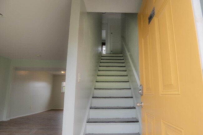 Building Photo - 3106 Clairpoint Ct
