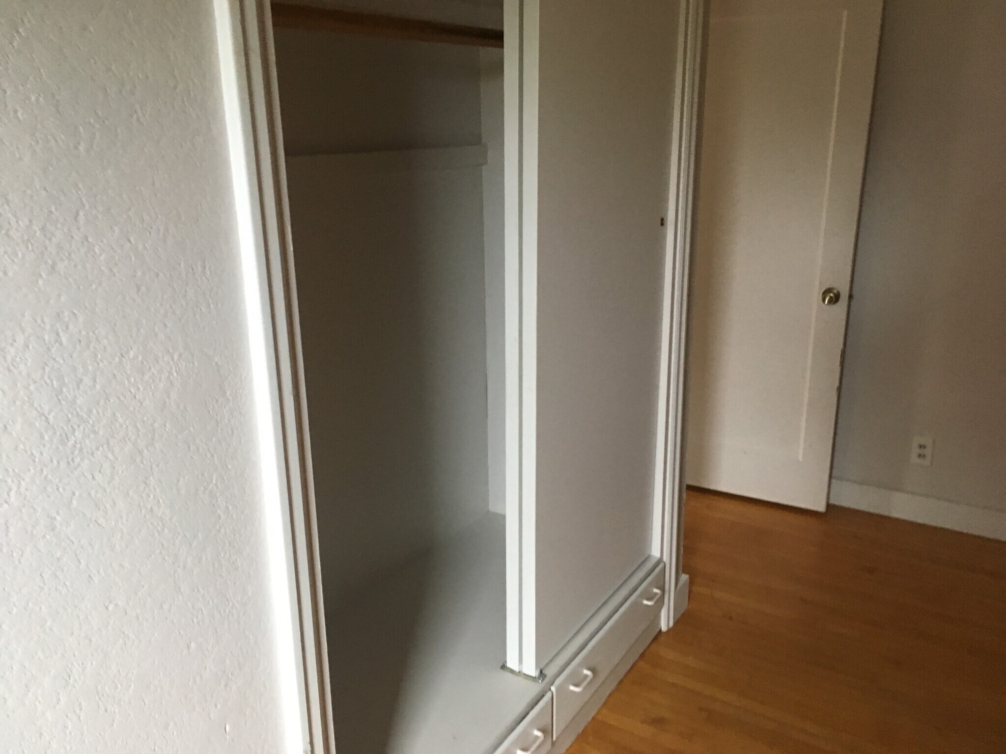 Building Photo - 98 W 29th Ave