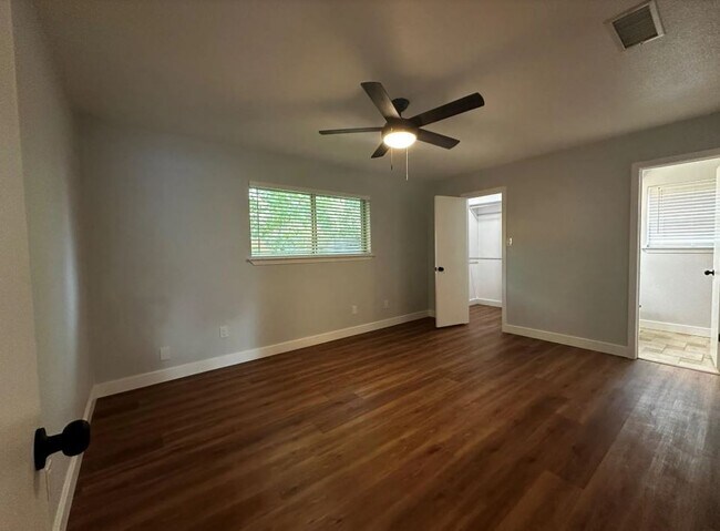 Building Photo - 111 Gregory Dr