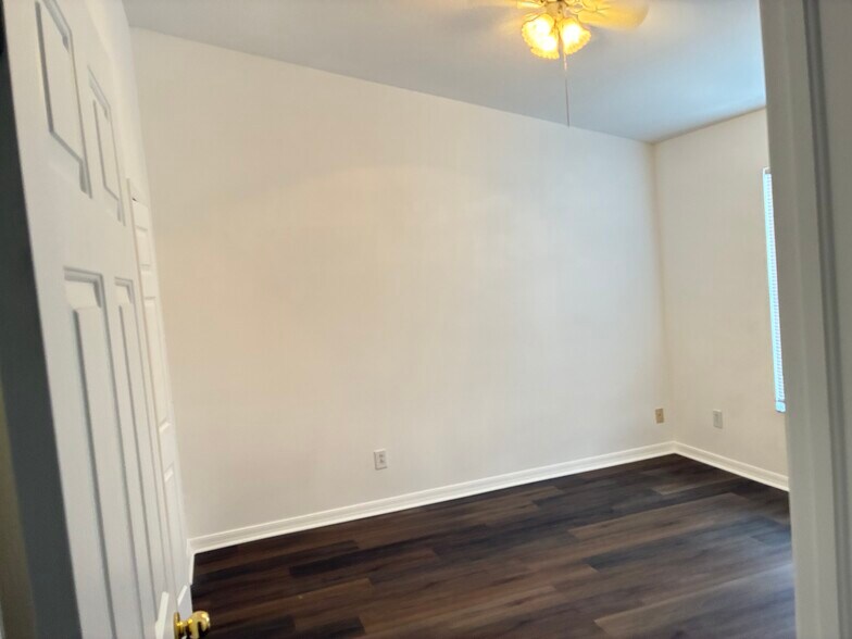 Building Photo - 1243 Charlesworth Dr