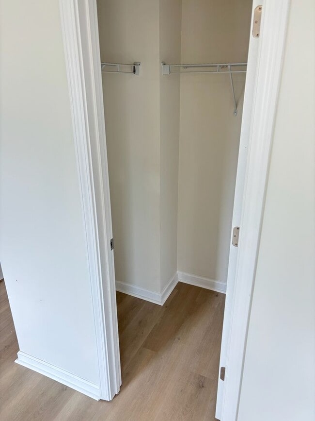 Building Photo - Renovated 3Bd, 2.5Ba End Unit Lake Norman Townhome with Fenced-in Yard and 1 Car Garage Coming Soon