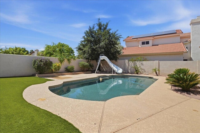 Building Photo - 2207 E Tahitian Way