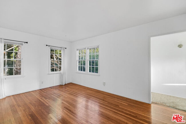 Building Photo - 1352 Ocean Park Blvd