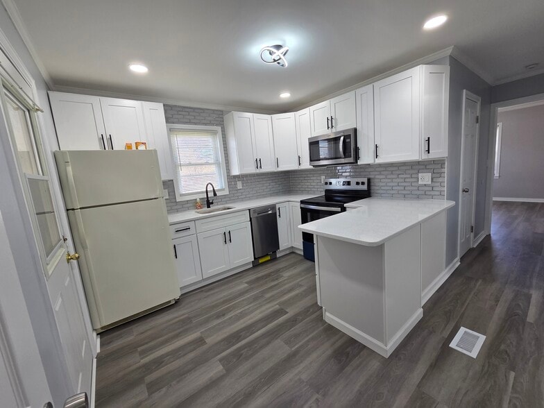 Building Photo - 52 Vista Ave