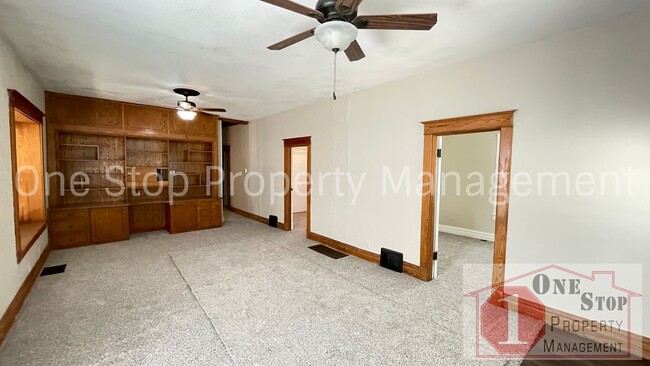 Building Photo - Adorable 3 Bedroom, 1 Bathroom in Independ...