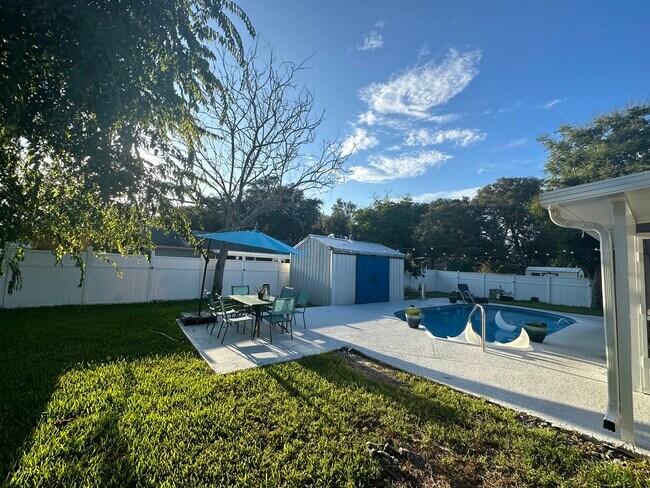 Building Photo - 650 W Blue Lake Ter