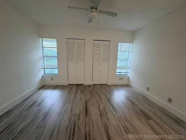 Building Photo - 918 Twin Lakes Dr