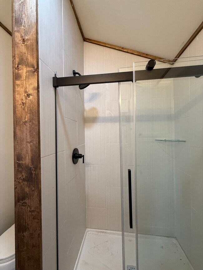 Building Photo - 1118 US-221A Hwy