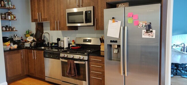 Building Photo - Fully Renovated, Central Heat/AC, Large bedrooms, Central Location. Laundry on a Site