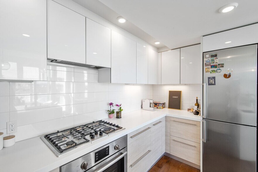 Building Photo - 555 Fulton St