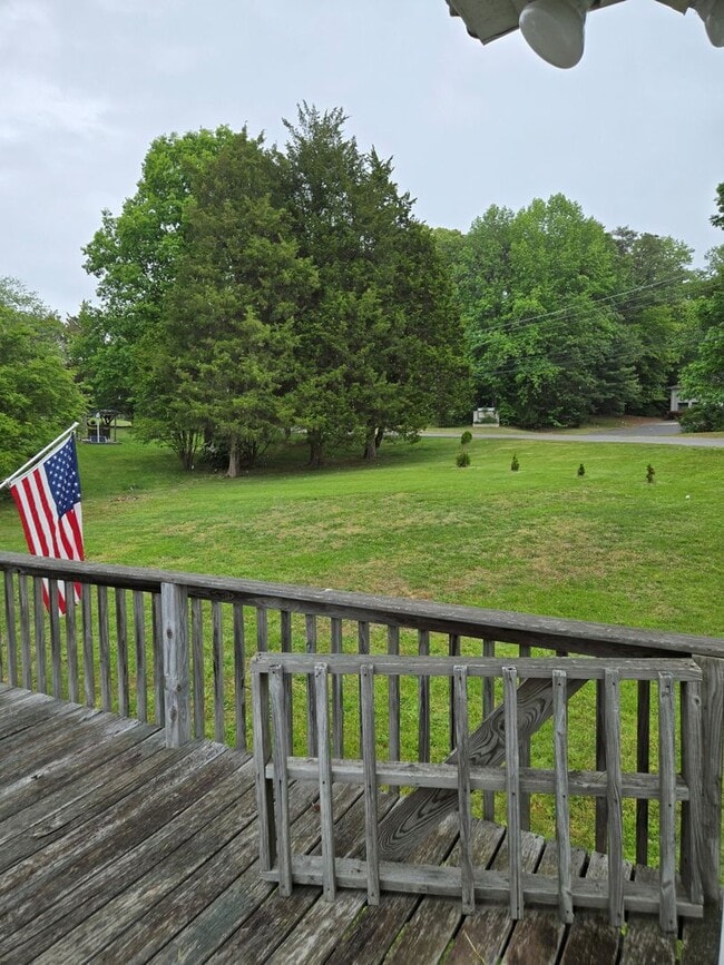 Building Photo - Lovely Rambler on large corner lot