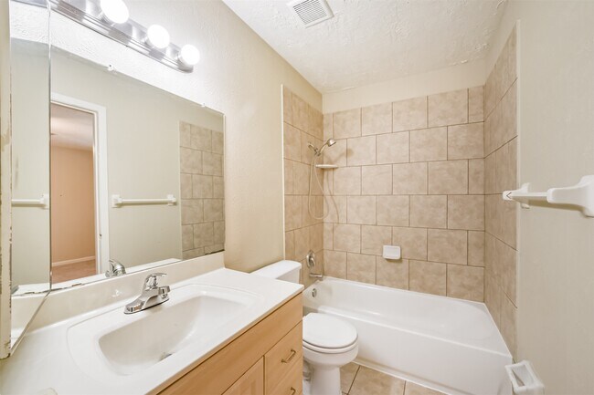 Building Photo - 3 Hedgebell Ct