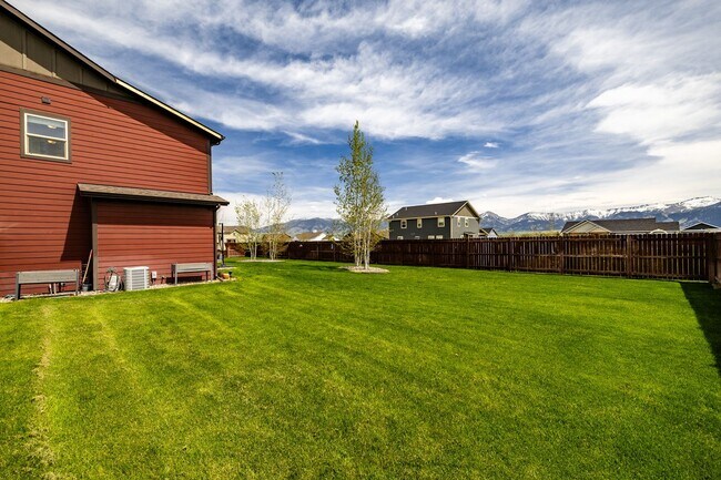 Building Photo - Beautiful home in Ryen Glenn with Fantasti...
