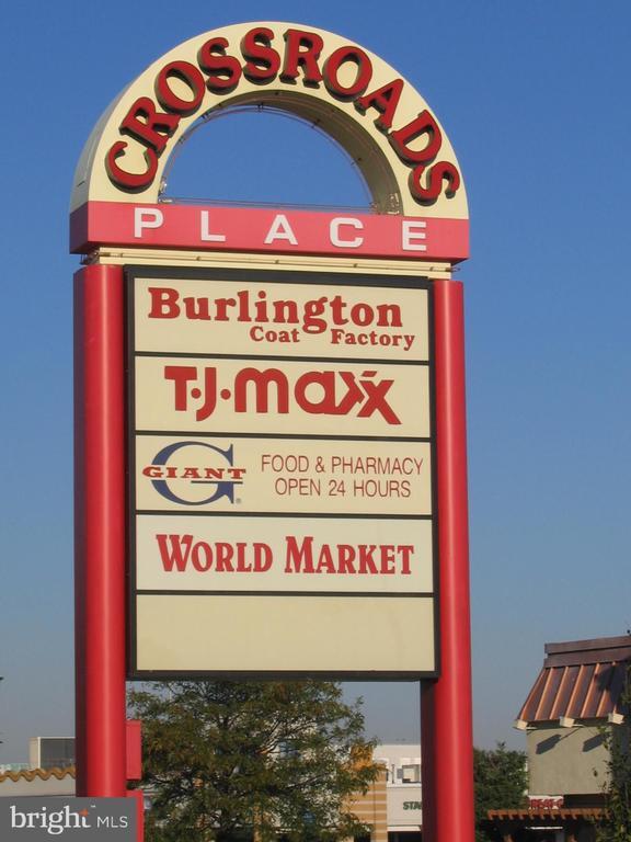 Building Photo - 3705 S George Mason Dr