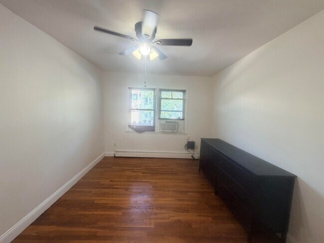 Building Photo - 374 Cator Ave