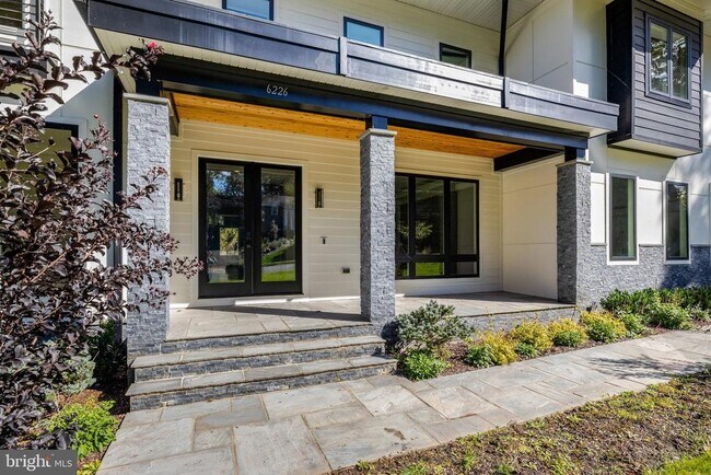 Building Photo - 6226 Kellogg Dr
