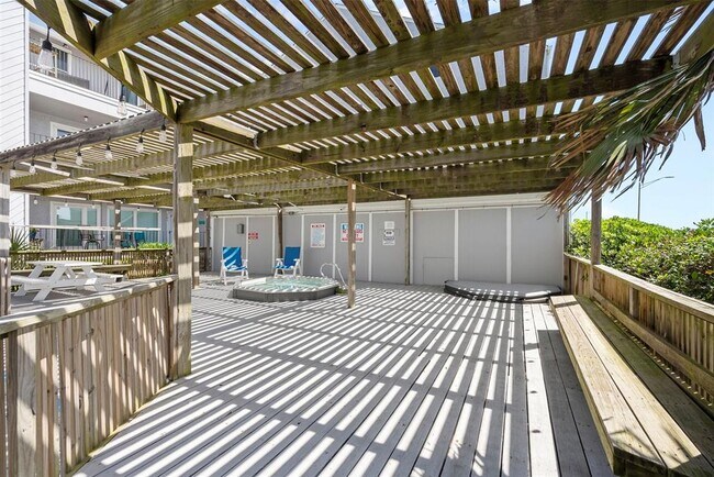 Building Photo - 7600 Seawall Blvd
