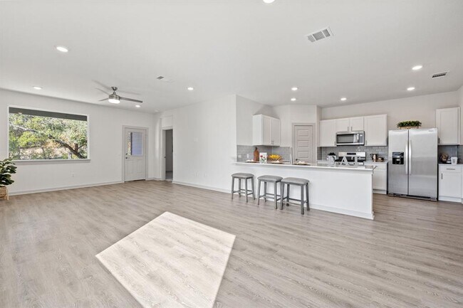 Building Photo - 212 Florenz Ln