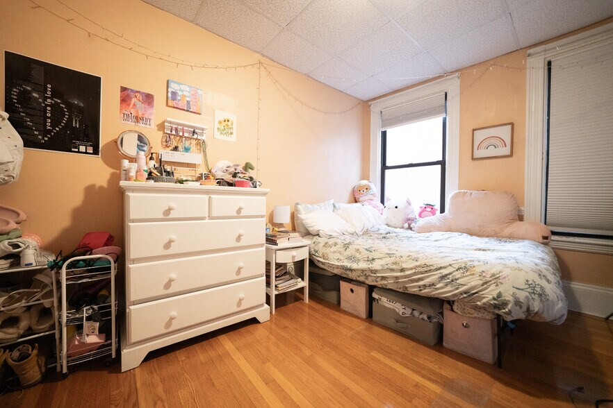 Building Photo - 826 Huntington Ave