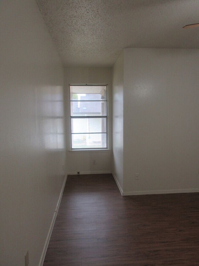 Building Photo - 6910 Millrace Dr