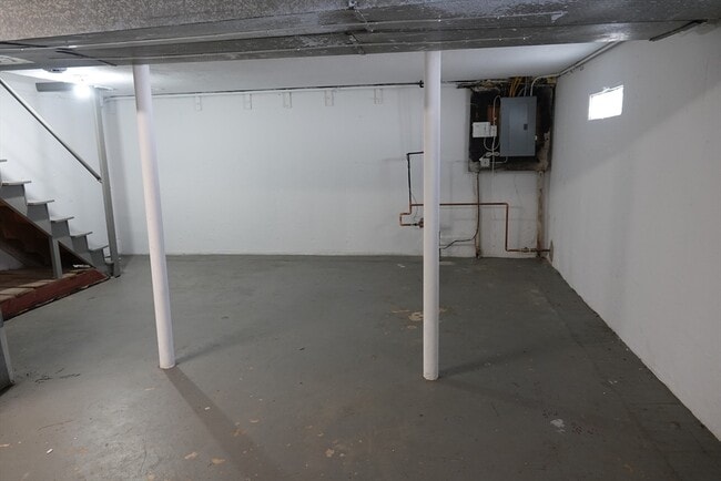 Building Photo - 6 Pondover Rd