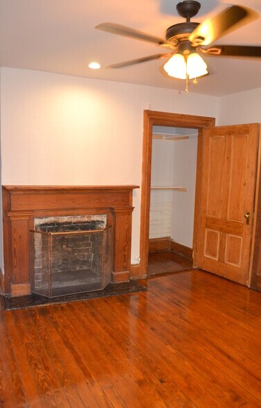 Building Photo - 203 W Waldburg St