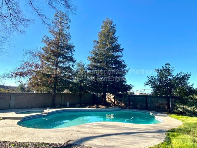 Building Photo - 2601 Fremont Ave