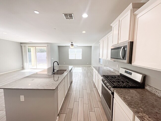 Building Photo - 36413 N Tahanta Trail
