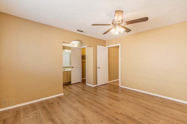 Building Photo - 4414 Valleybrook