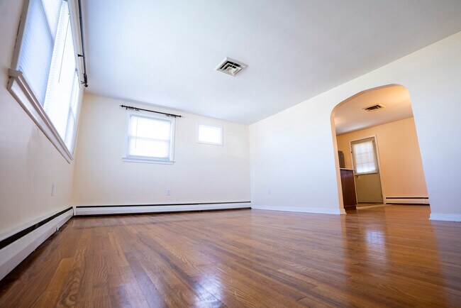 Building Photo - 1316 E Highland St