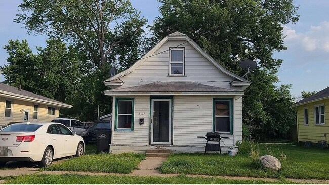 Building Photo - 2317 Lyon St