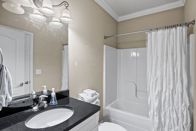 Building Photo - Plainsview Condo | 2 Bed 2 Bath