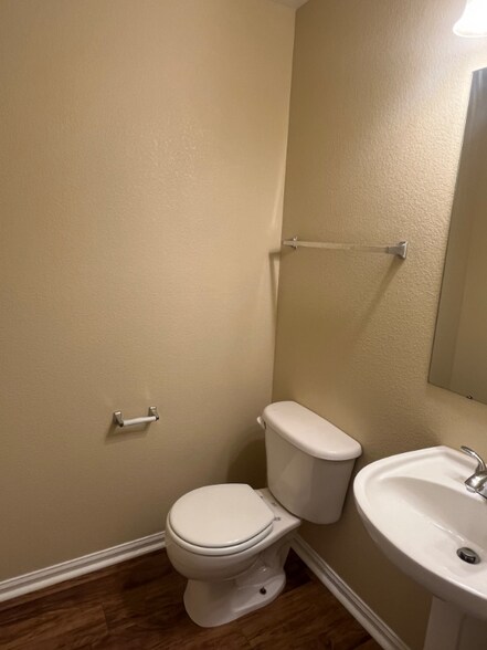 Building Photo - 1846 Twin Lakes Cir