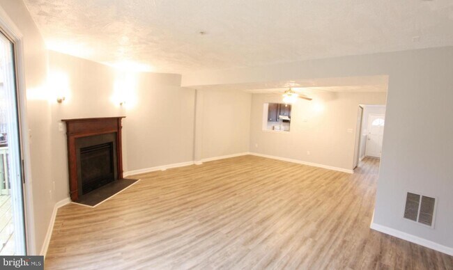 Building Photo - 6912 Myersview Dr