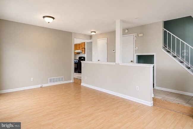Building Photo - 610 N Victoria Ave