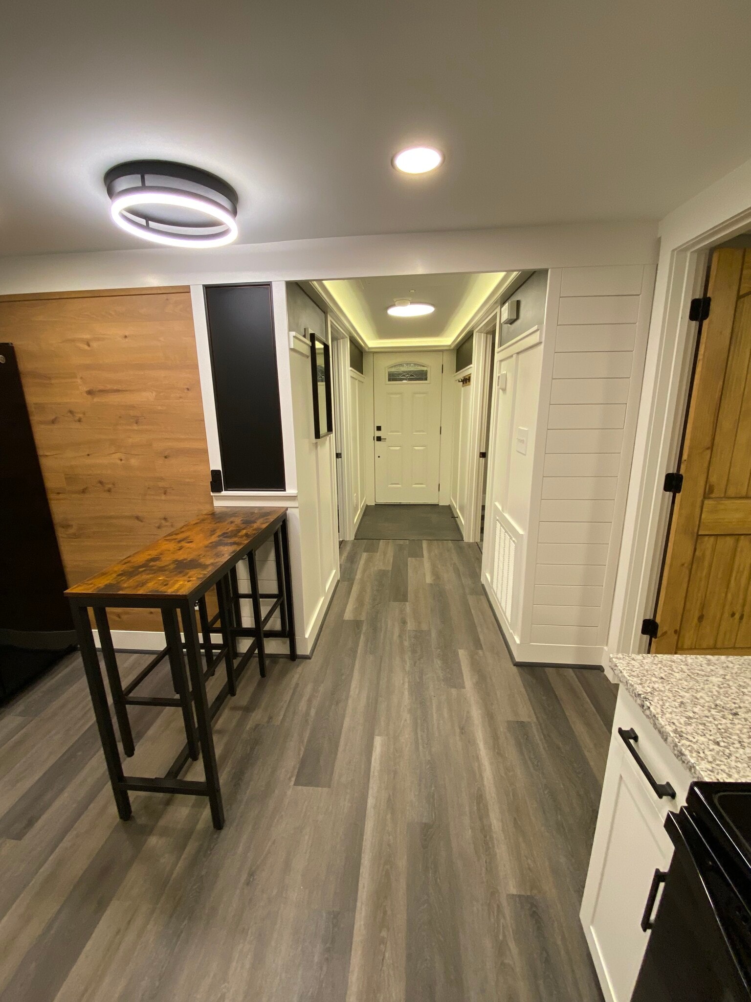 Illuminated spaces with modern design - 1603 Washington St E