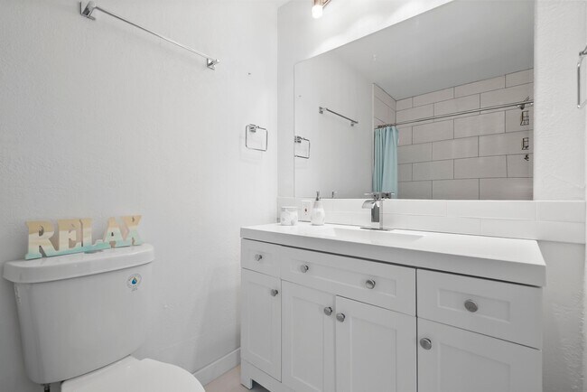 Building Photo - 670 Hernando St