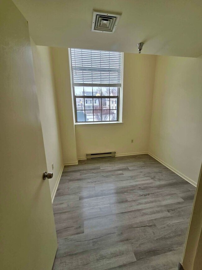 Building Photo - 149 Wilson St