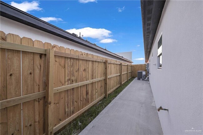 Building Photo - 11403 N 24th St